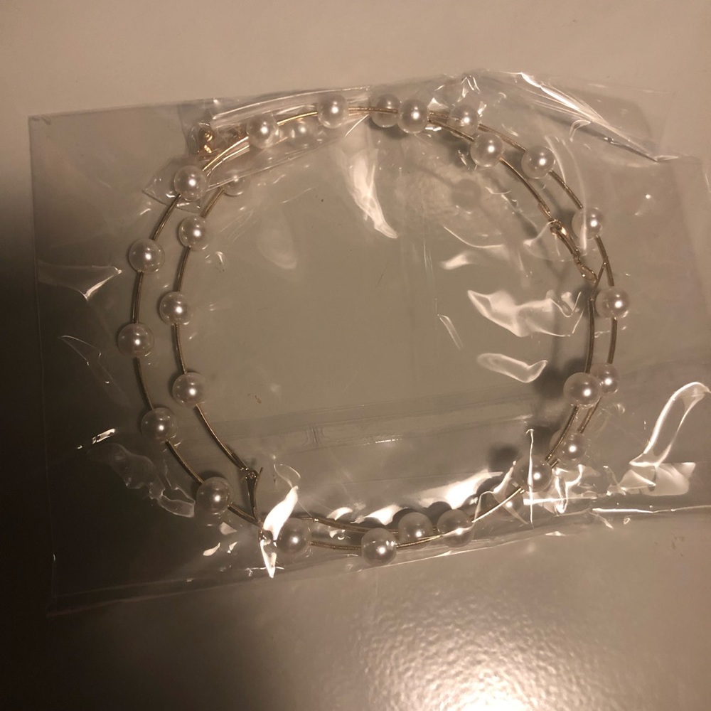 Big hoop faux pearl earrings - Picture 3 of 5